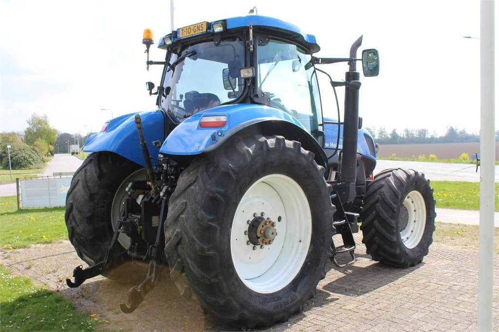 Farm tractor New Holland T7050