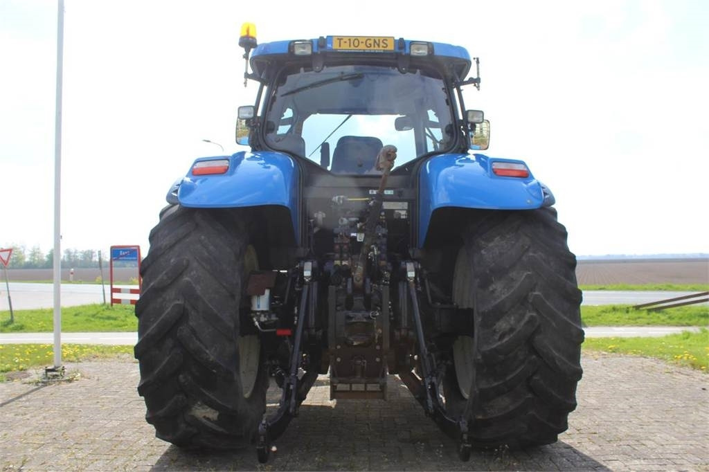 Farm tractor New Holland T7050
