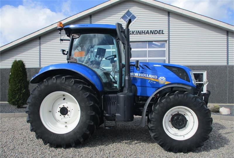 Farm tractor New Holland T7.175 AutoCommand med Frontlift & FrontPTO