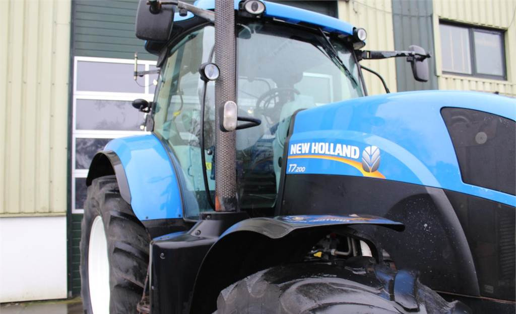 Farm tractor New Holland T7.200