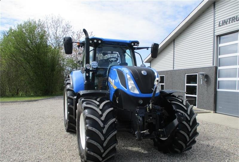 Farm tractor New Holland T7.230 AutoCommand