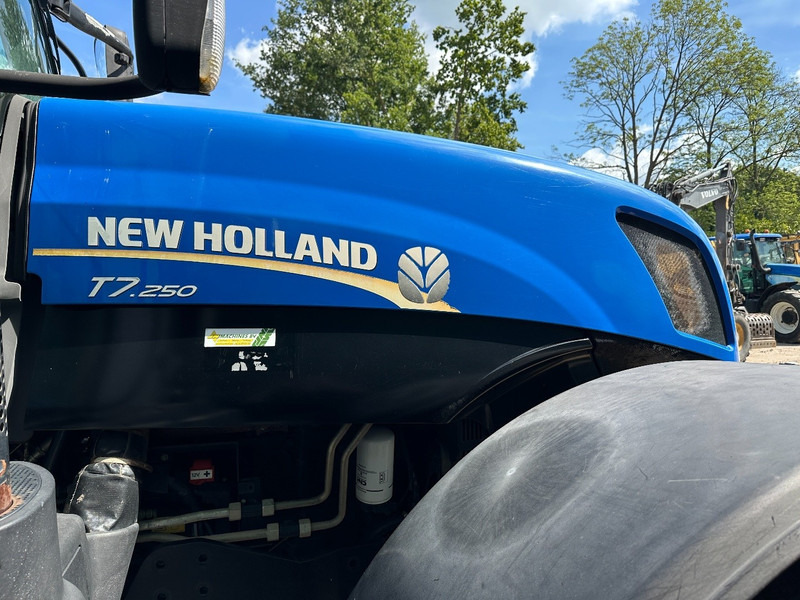 Farm tractor New Holland T7.250 Power Command