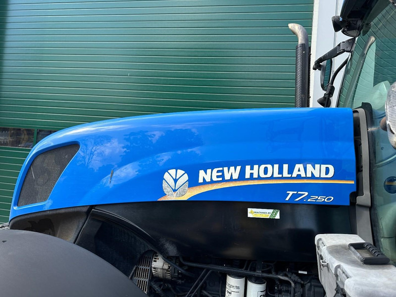 Farm tractor New Holland T7.250 Power Command