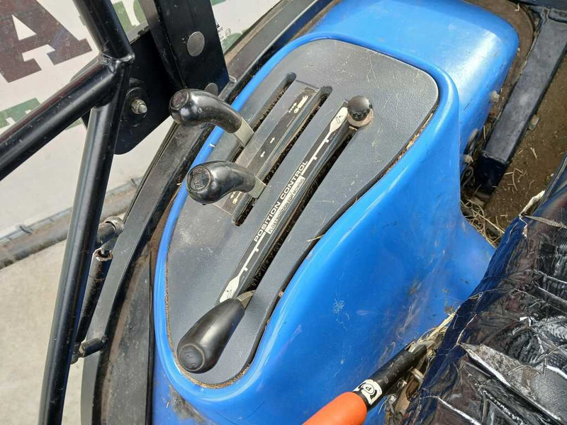 Farm tractor New Holland TC 27