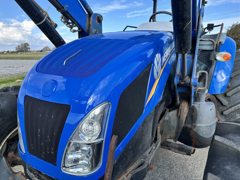 Farm tractor New Holland TD5.100