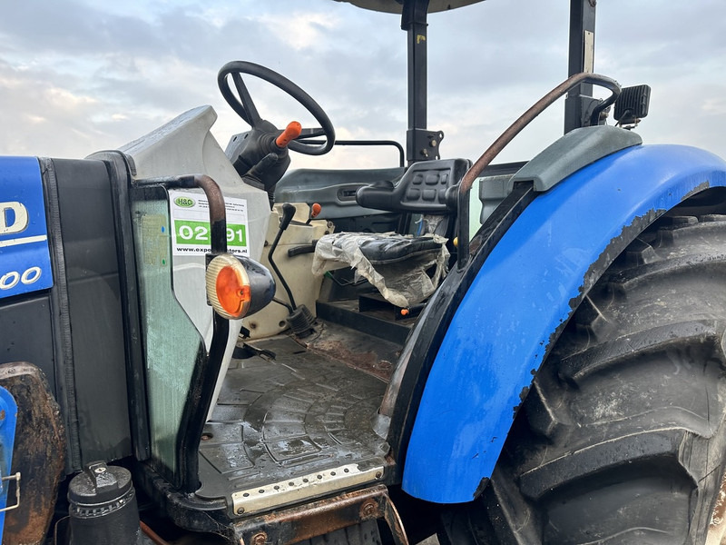 Farm tractor New Holland TD5.100