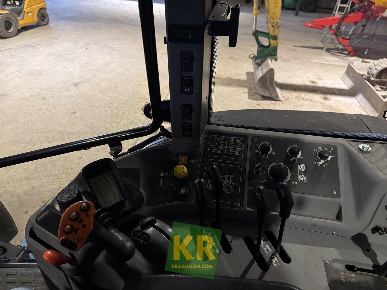 Farm tractor New Holland TM190