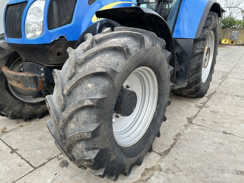 Farm tractor New Holland TVT 195 Dutch registration