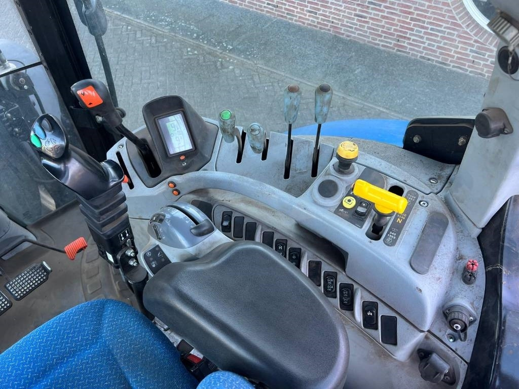 Farm tractor New Holland T 6.155