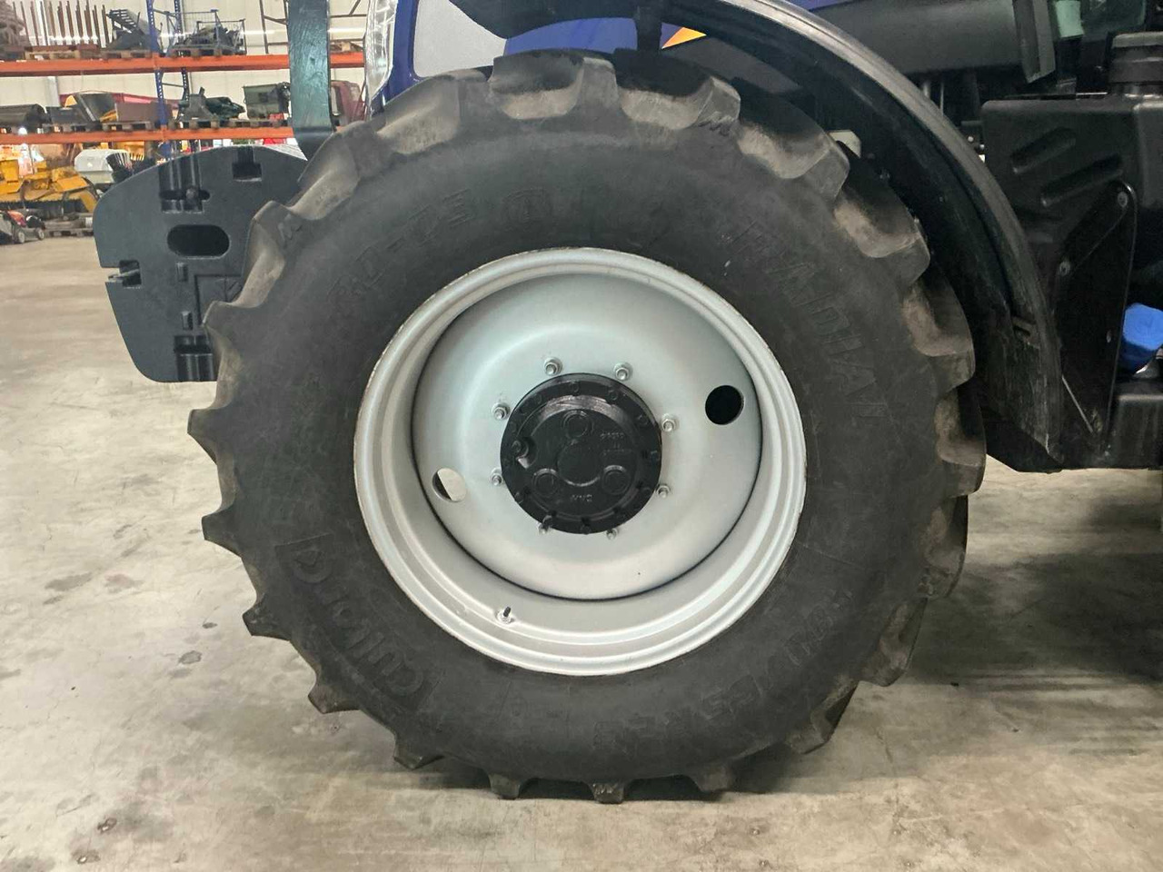 Farm tractor New holland T6.140 BluePower AC