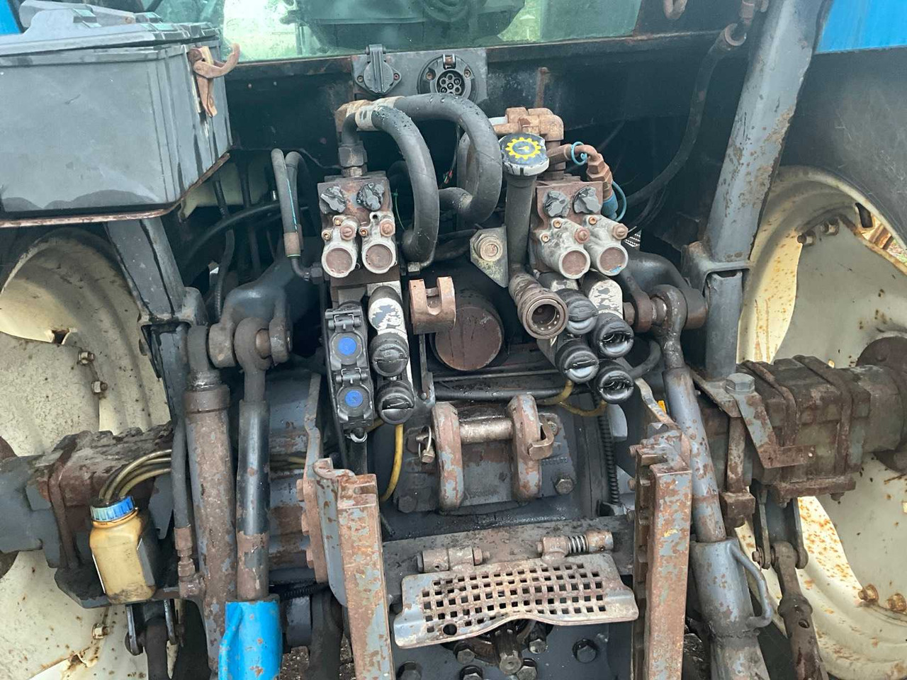 Farm tractor New holland TS90