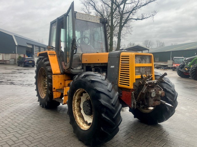 Farm tractor RENAULT 145.14