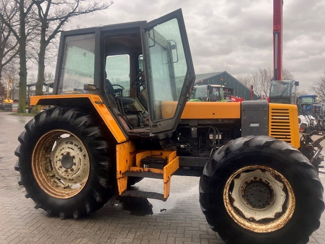 Farm tractor RENAULT 145.14