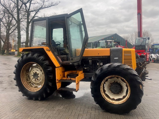 Farm tractor RENAULT 145.14