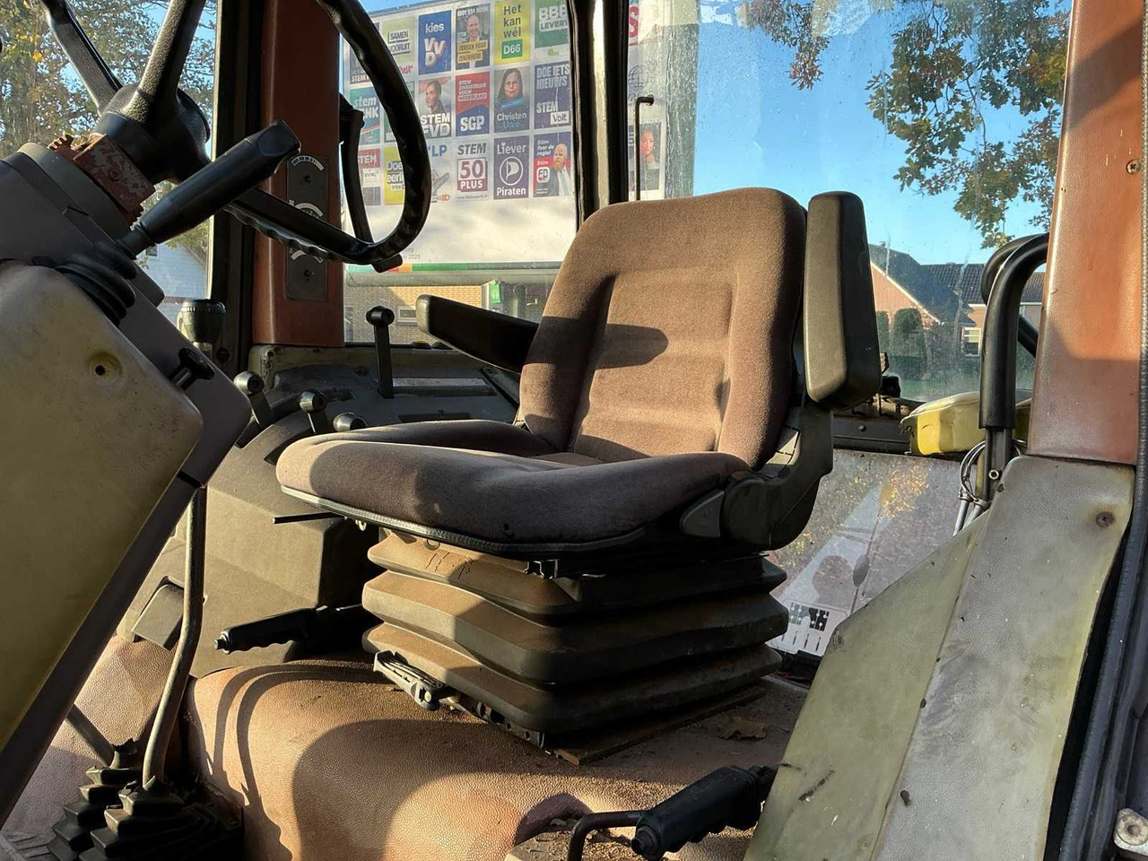 Farm tractor Renault 133.14