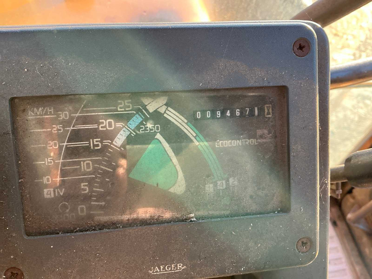 Farm tractor Renault 133.14