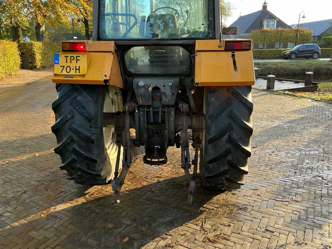 Farm tractor Renault 133.14