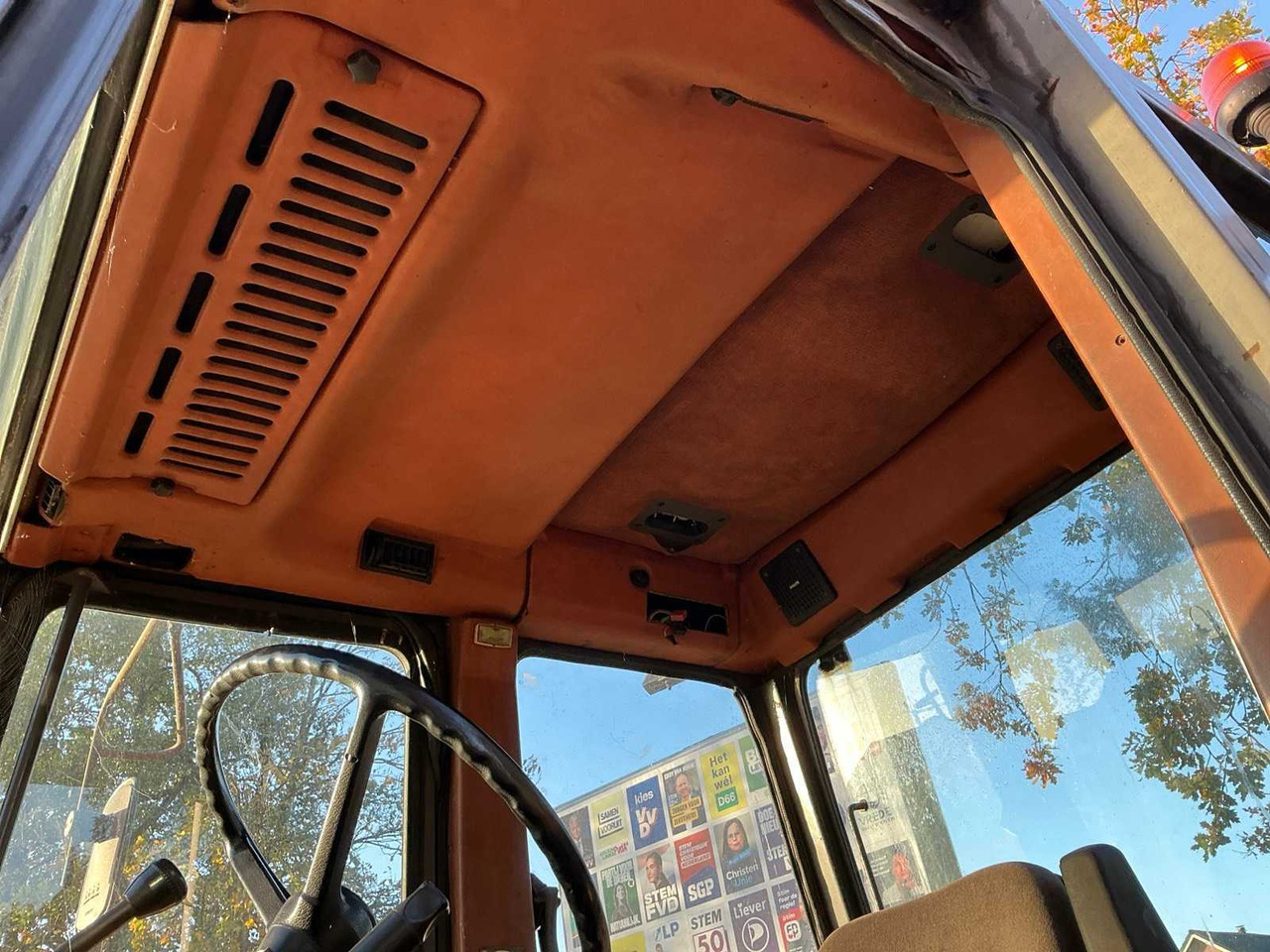 Farm tractor Renault 133.14