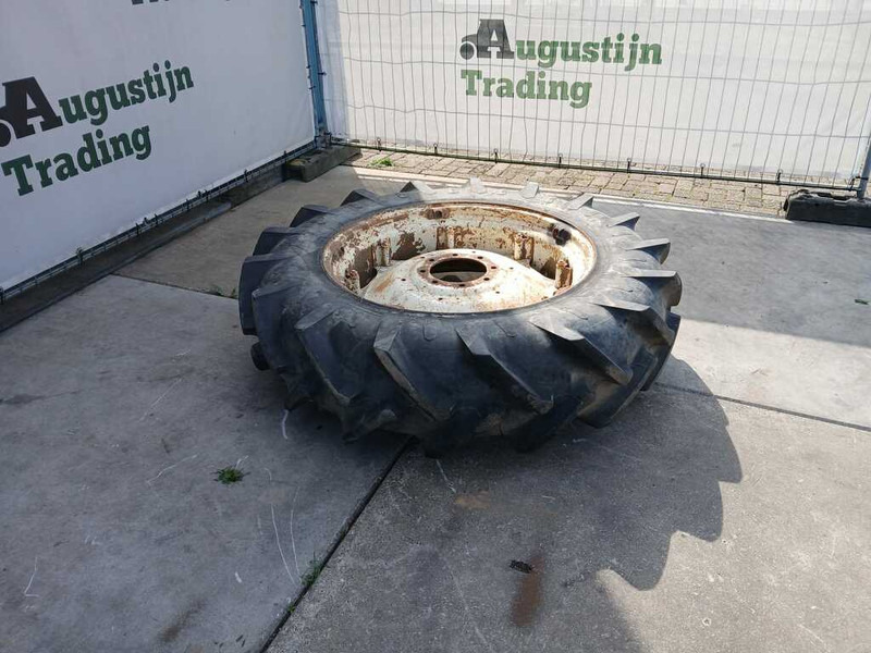 Farm tractor Renault 781-4