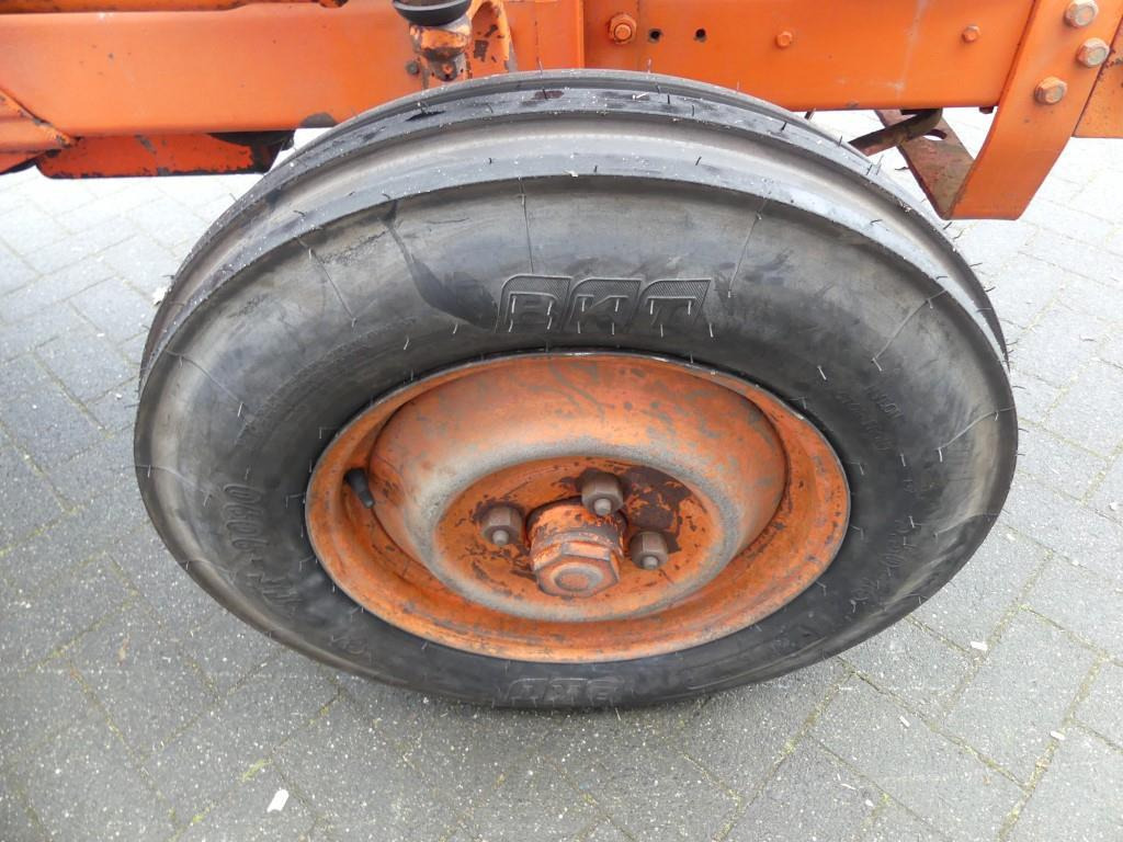 Farm tractor Renault Super 7 Vineyard