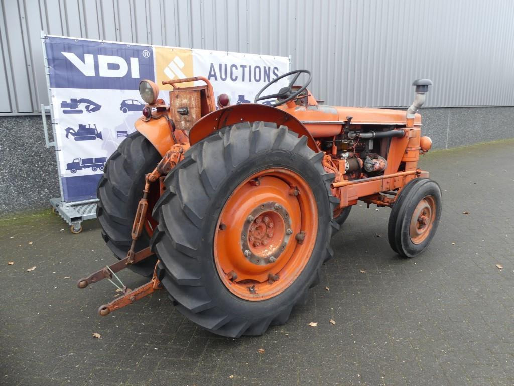 Farm tractor Renault Super 7 Vineyard