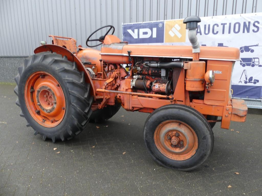 Farm tractor Renault Super 7 Vineyard
