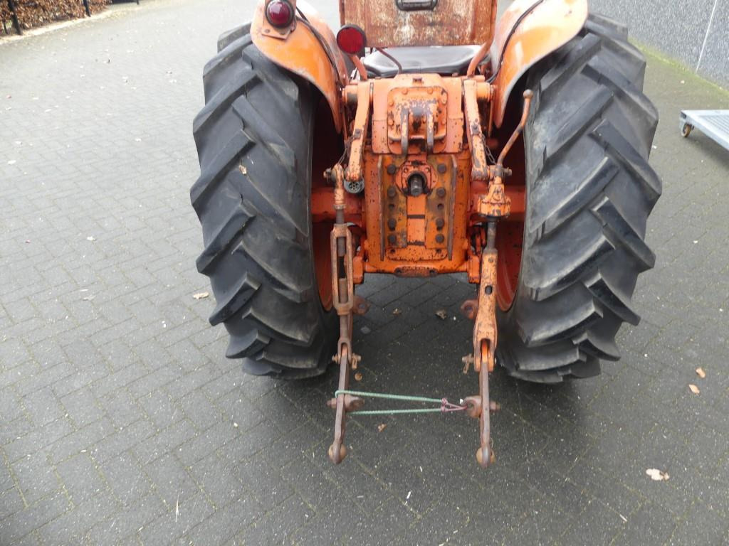 Farm tractor Renault Super 7 Vineyard