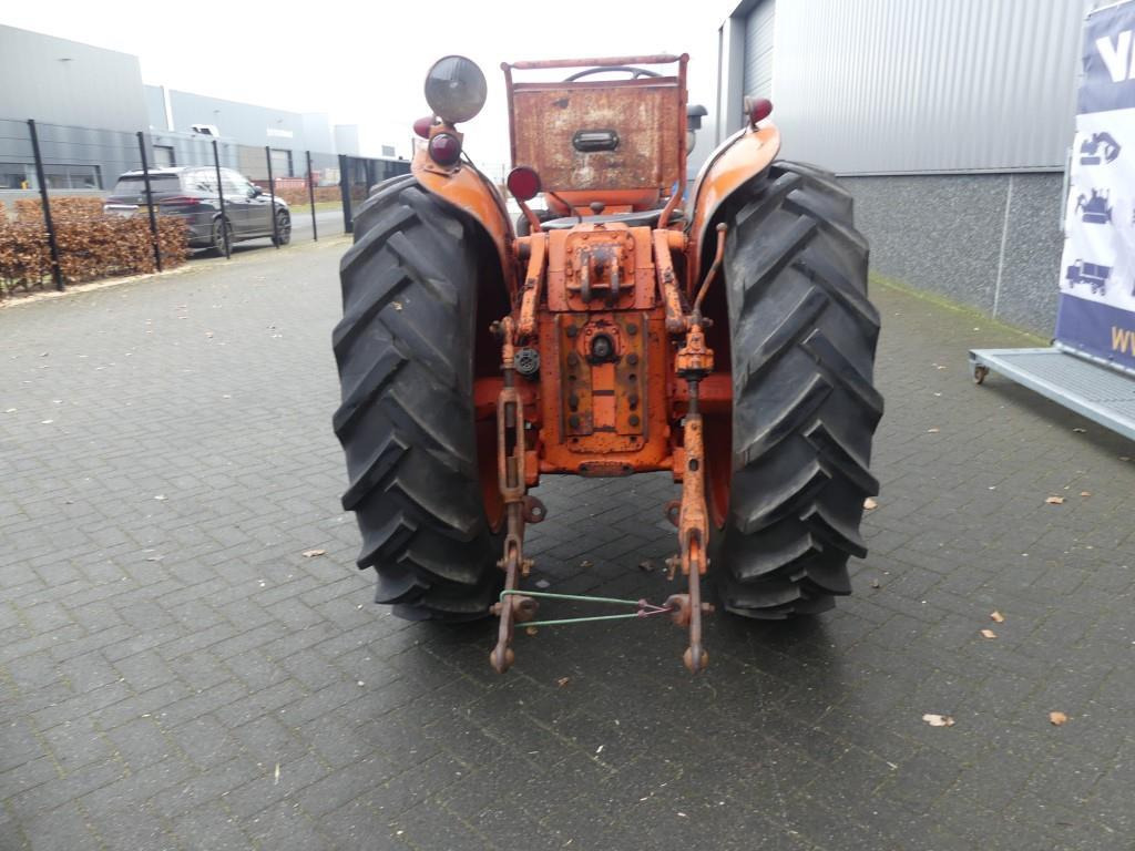 Farm tractor Renault Super 7 Vineyard
