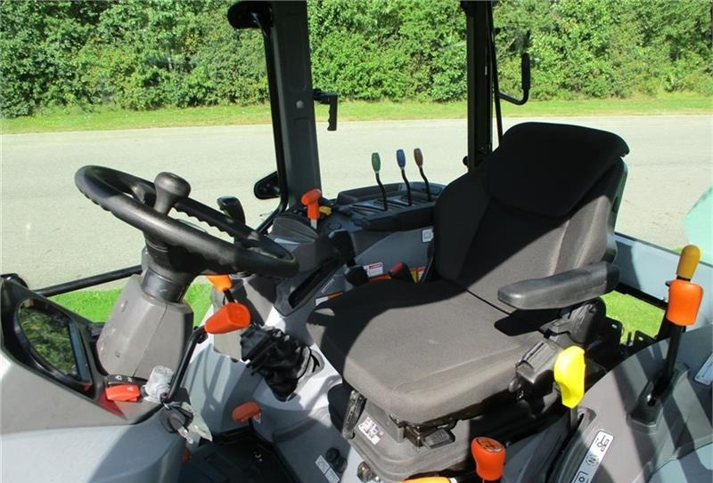 Farm tractor Solis 60 Med Lukket kabine, klima anlæg og vendegear på.