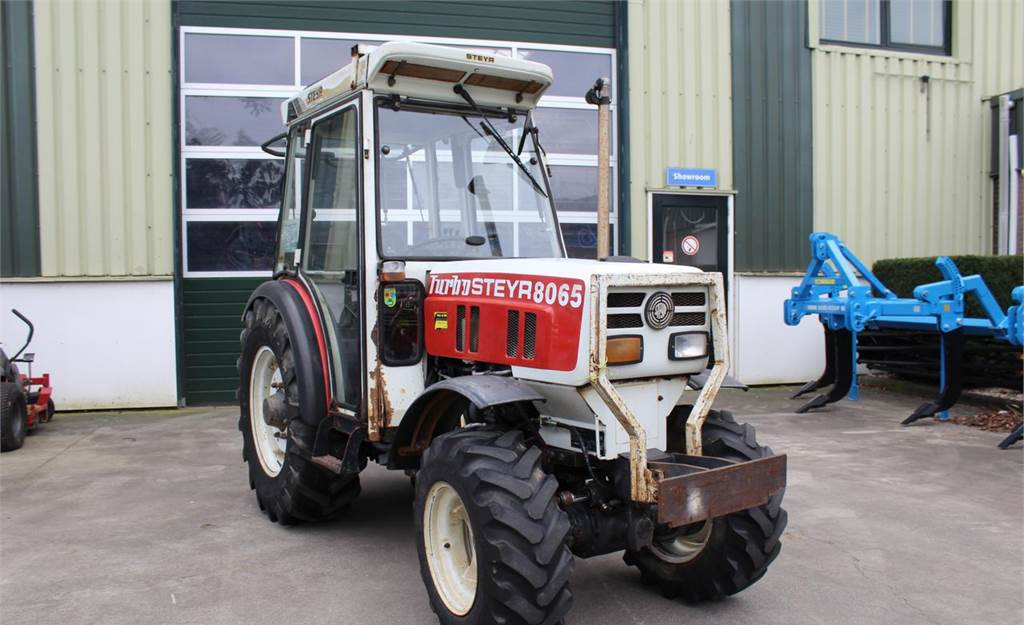 Farm tractor Steyr 8065 Turbo smalspoor