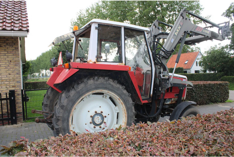 Farm tractor Steyr 8080 met voorlader