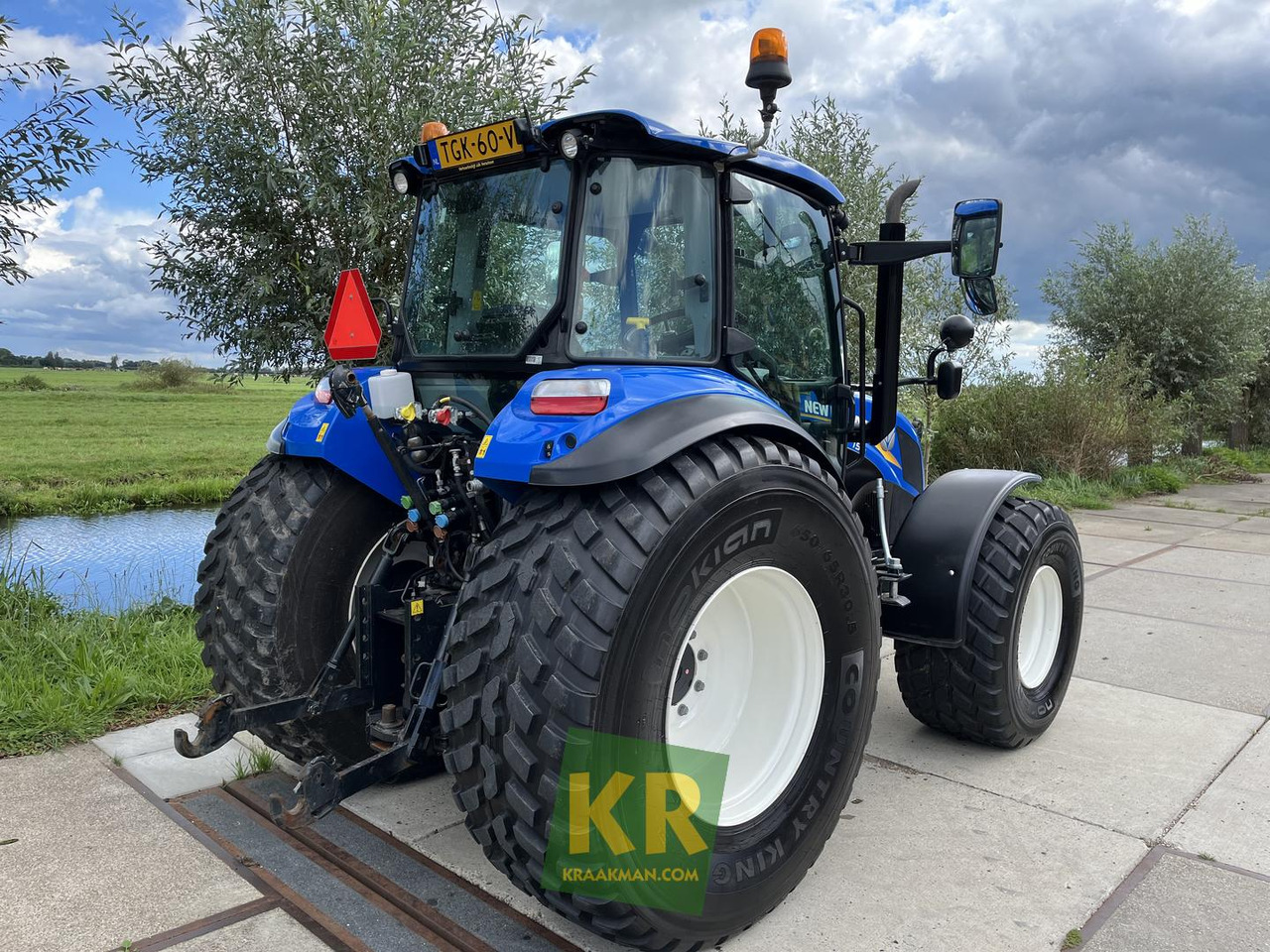 Farm tractor T5.95 New Holland