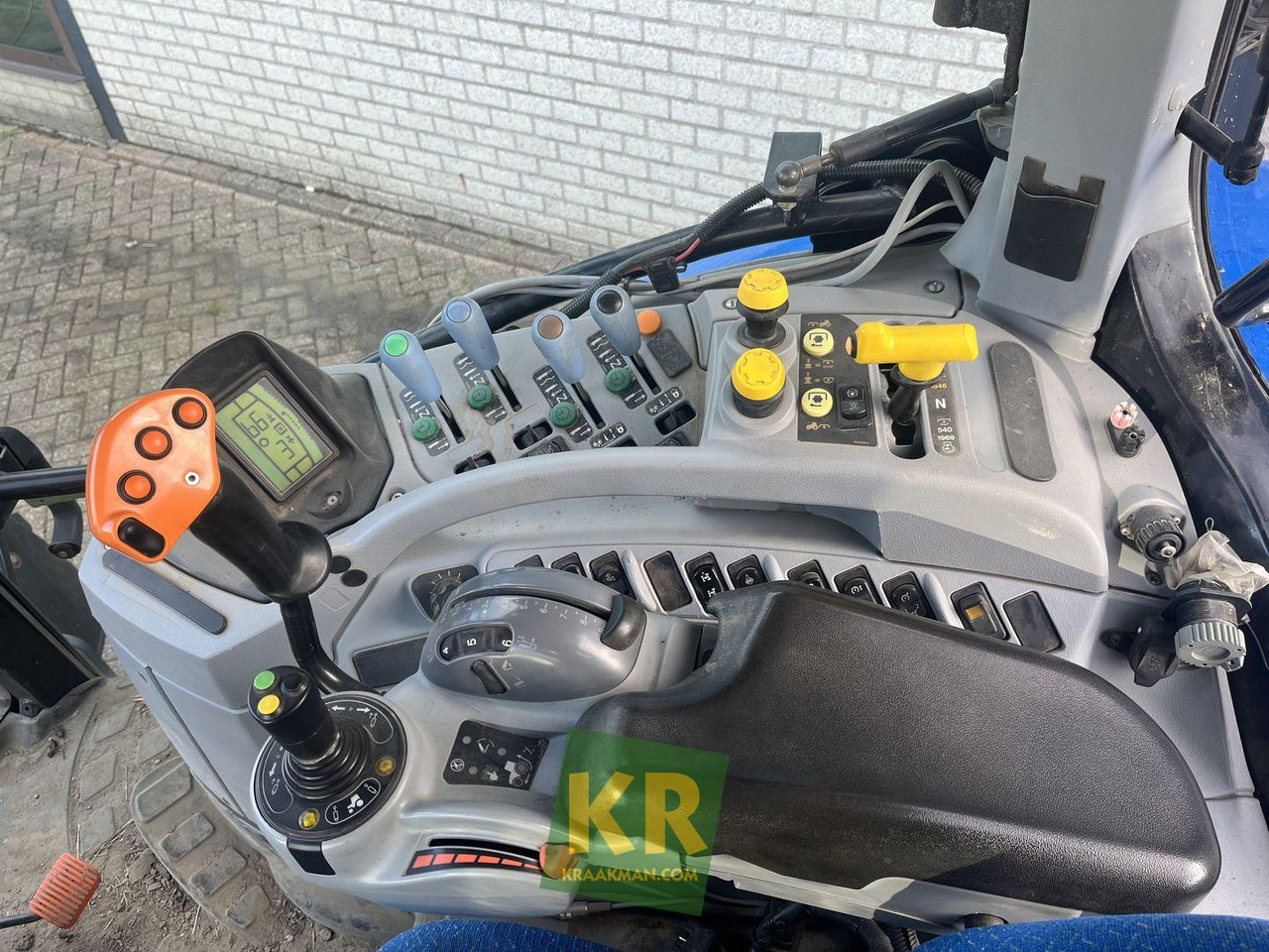 Farm tractor T6080 Elite New Holland