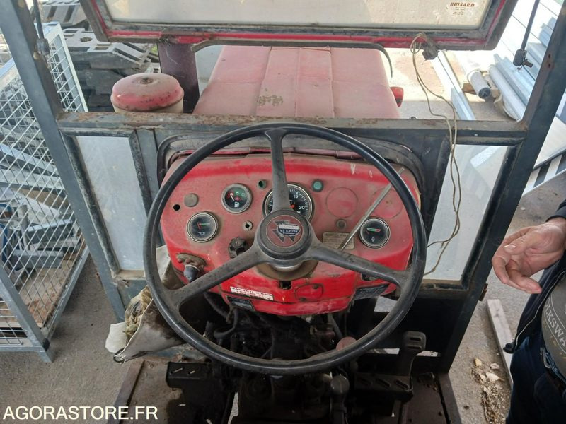 Farm tractor TRACTEUR MASSEY FERGUSSON TYPE 158