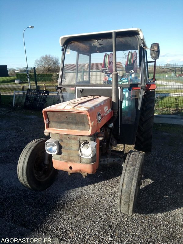 Farm tractor Tracteur Massey Ferguson 135