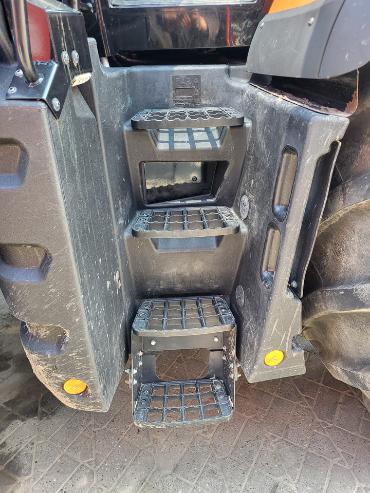 Farm tractor VALTRA S394