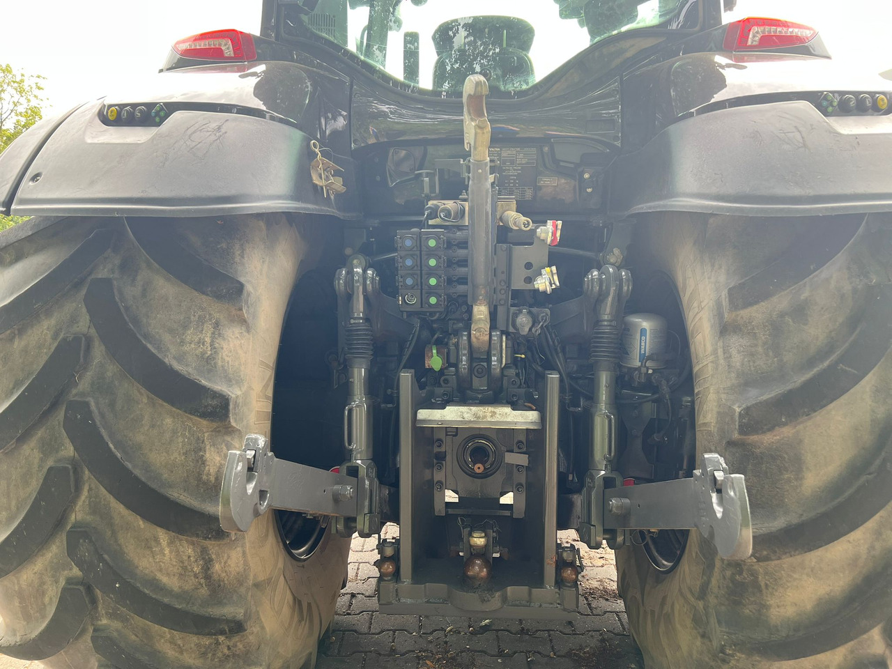 Farm tractor VALTRA T174 Versu