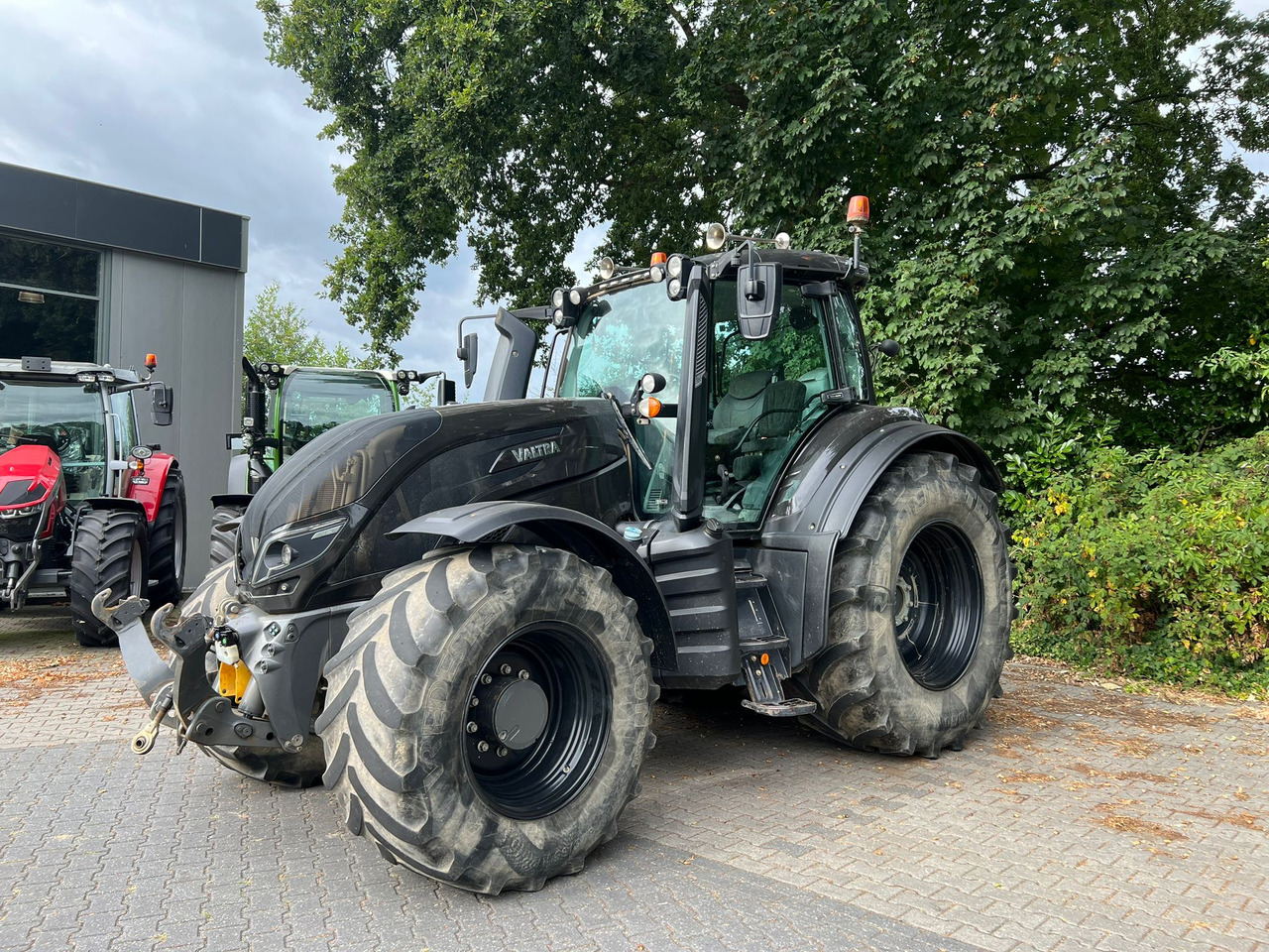 Farm tractor VALTRA T174 Versu