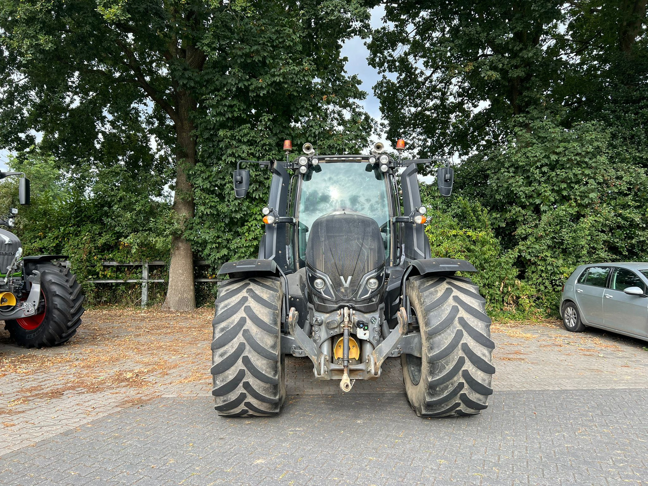 Farm tractor VALTRA T174 Versu