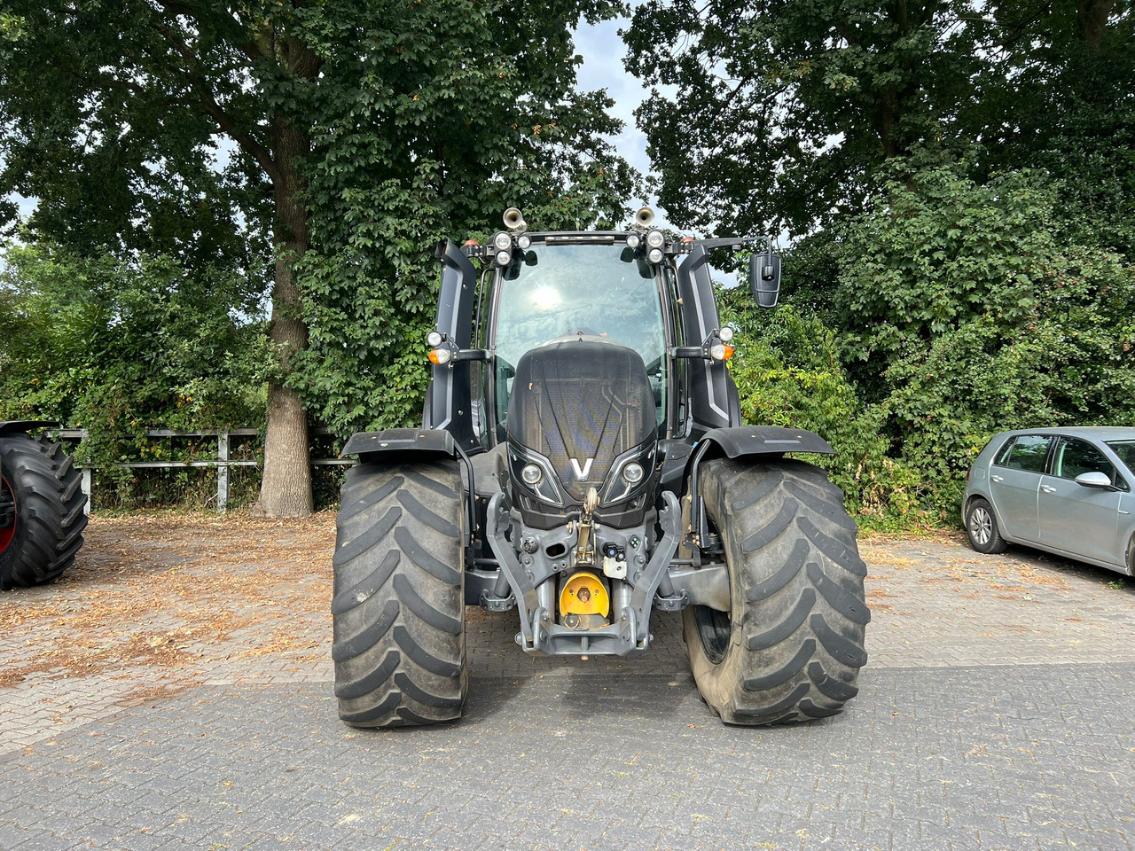 Farm tractor VALTRA T174 Versu