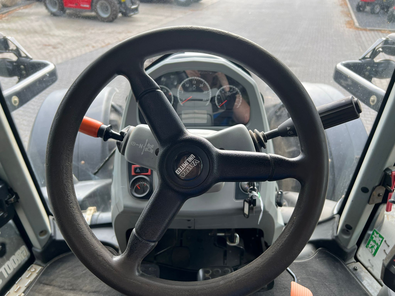 Farm tractor VALTRA T174 Versu