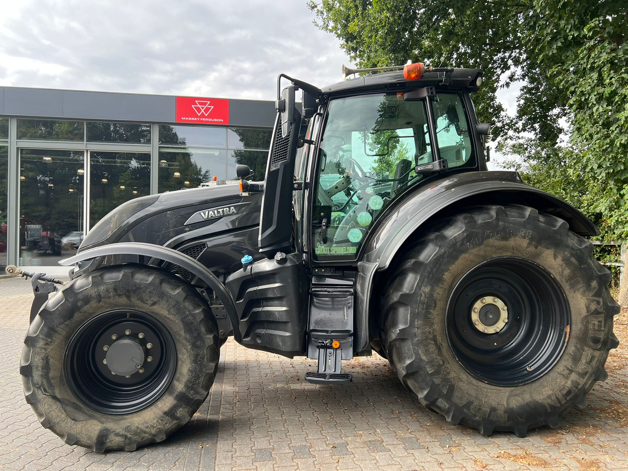 Farm tractor VALTRA T174 Versu