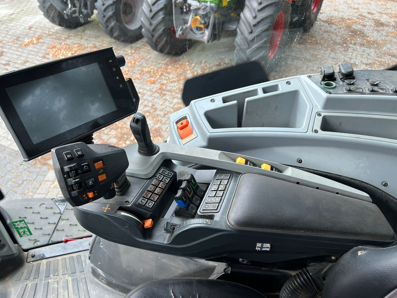 Farm tractor VALTRA T174 Versu