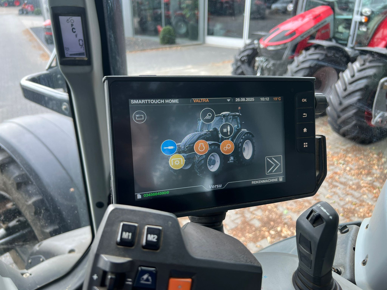 Farm tractor VALTRA T174 Versu