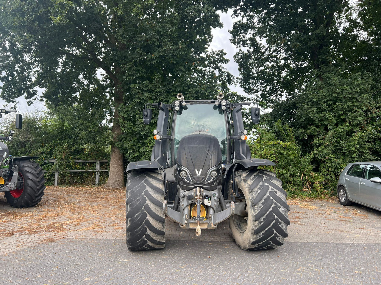 Farm tractor VALTRA T174 Versu