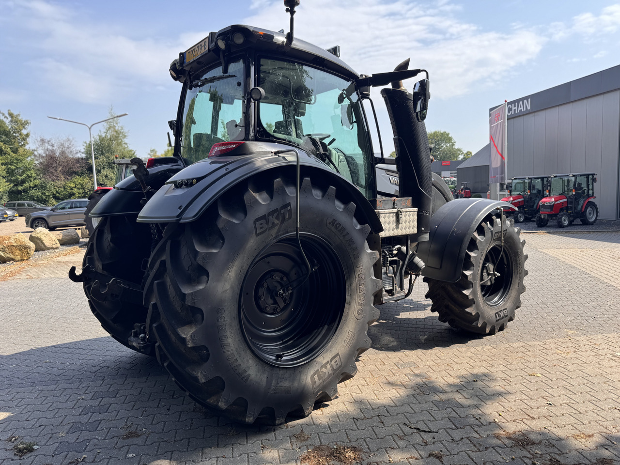 Farm tractor VALTRA T214 Direct