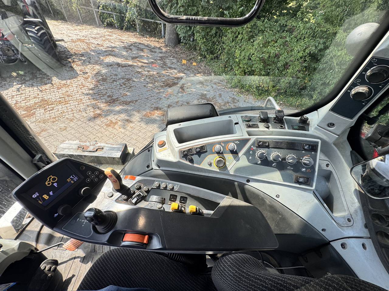 Farm tractor VALTRA T214 Direct