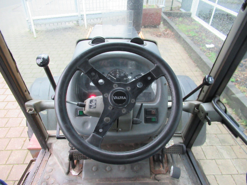 Farm tractor Valtra 700 4x2 VALMET