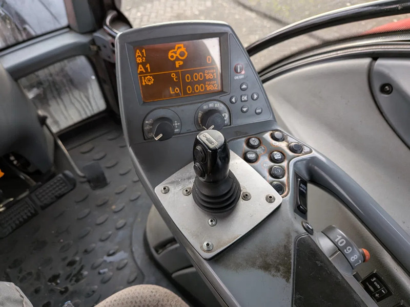 Farm tractor Valtra N142 N142