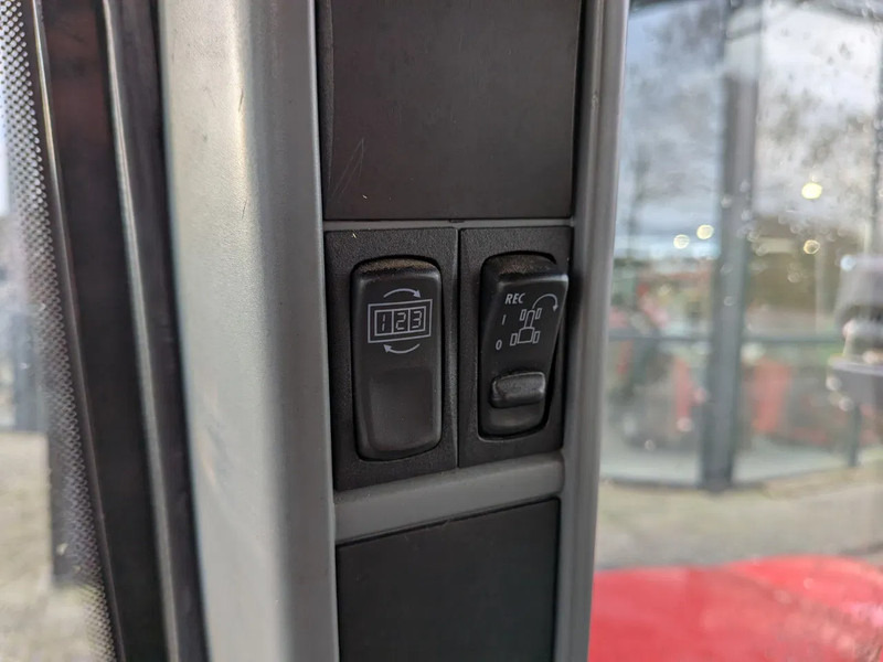 Farm tractor Valtra N142 N142